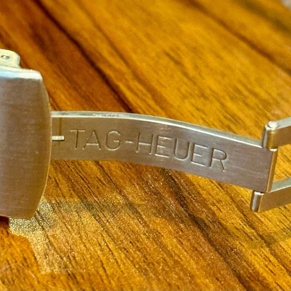 Tag Heuer 🖤🩶 Black Stainless Steel Quartz Watch - Picture 9 of 9